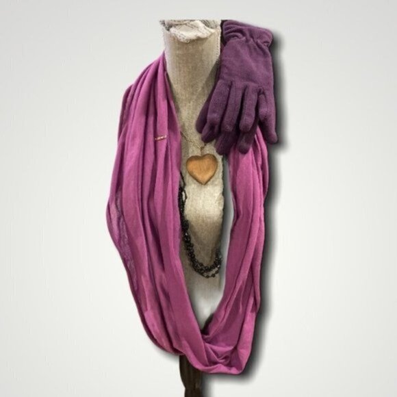 Ellen Tracy Infinity Purple Scarf & Gloves - Picture 3 of 7